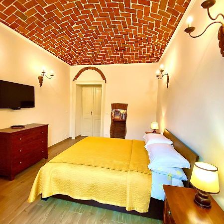 Exquisitely Renovated And Centrally Located Apartment With Free Parking Turin Exterior photo